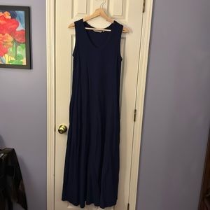 Bailey dress in blue. Maxi-dress with pockets.